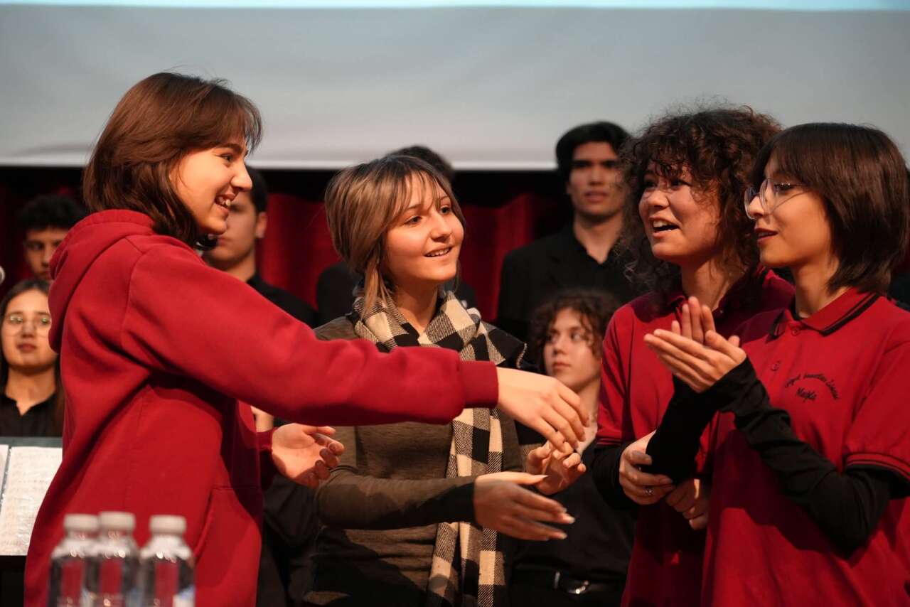 Muğla’da ‘Kim Var?’: Öğrenciler ve Yücel Arzen Aynı Sahnede 3